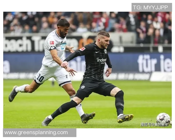 法兰克福险胜霍芬海姆，继续保持半程不败势头