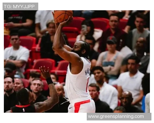 火箭逆转开拓者，哈登砍下40+10率队晋级次轮