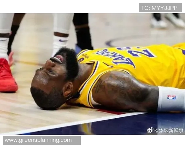 勒布朗-詹姆斯因伤缺席下场比赛，球迷心疼不已