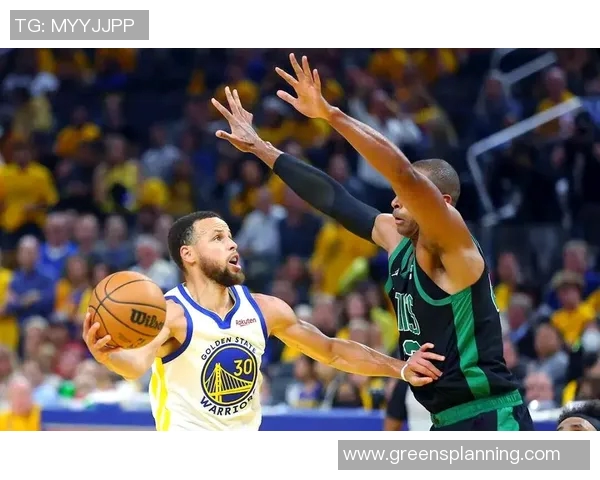 勇士客场大胜凯尔特人，库里砍下35分