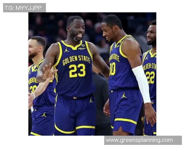 勇士全队备战新赛季，球队核心状态良好