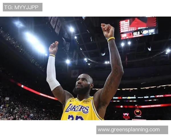 詹姆斯连续三场得分超过30分，领导湖人队击败76人队