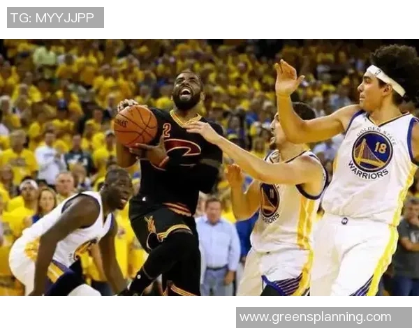 詹姆斯上演怒吼！骑士力克勇士，总决赛战绩1比1平